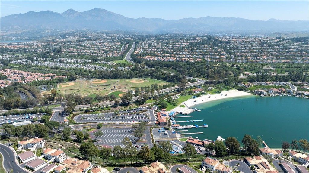 Image 40 of property listing at 27871 Esporlas 27, Mission Viejo, CA 92692
