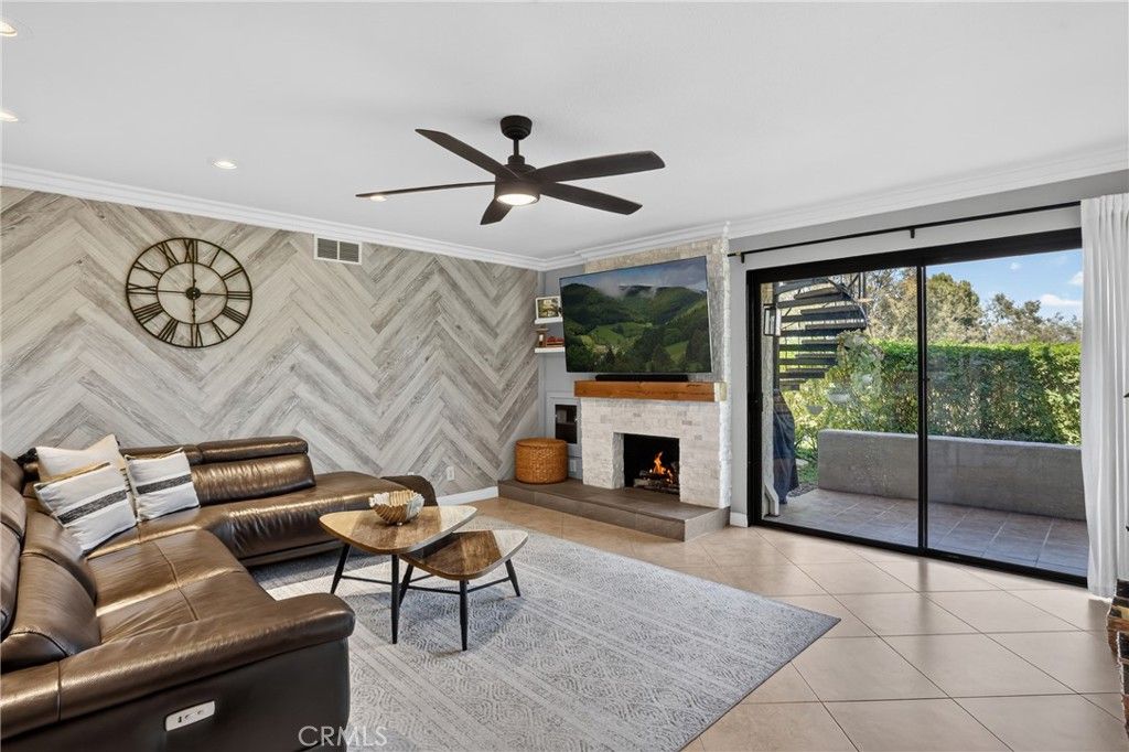 Image 8 of property listing at 27871 Esporlas 27, Mission Viejo, CA 92692