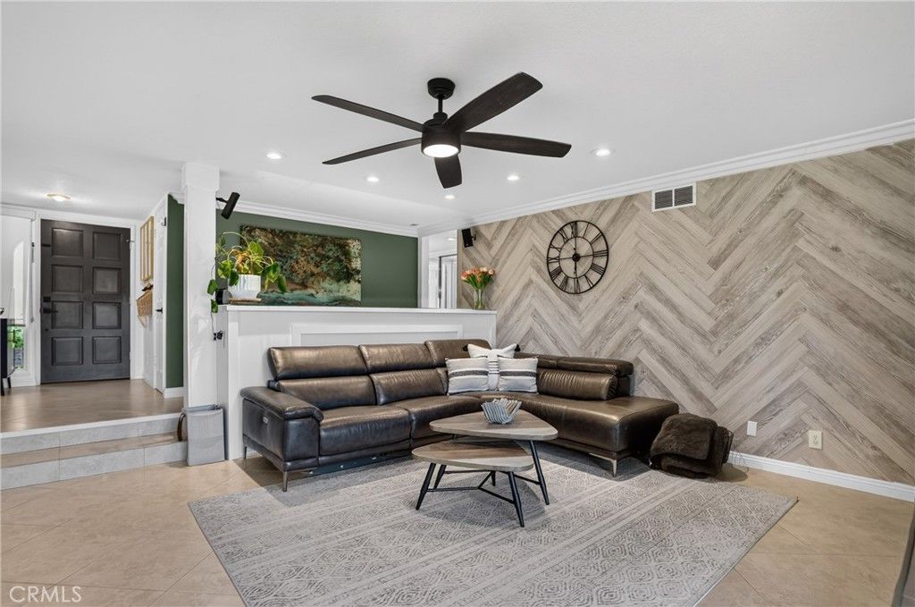 Image 9 of property listing at 27871 Esporlas 27, Mission Viejo, CA 92692