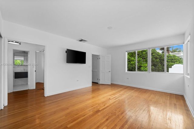 114 3 San Marino Ter, Miami Beach, FL 33139