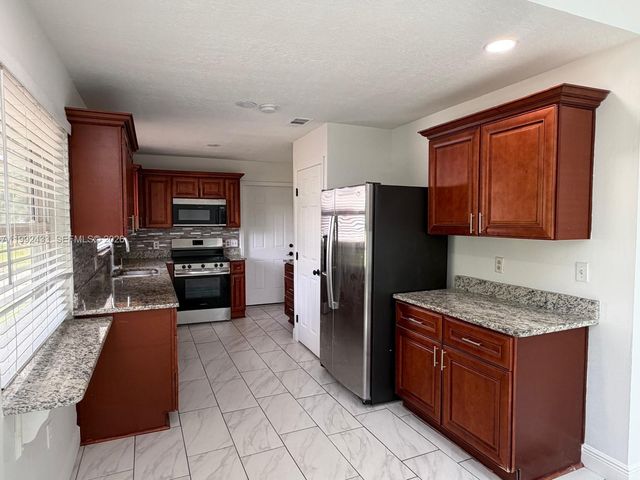 2356 Royal Oaks Boulevard, Kissimmee, FL 34744