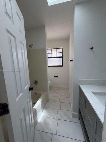 2356 Royal Oaks Boulevard, Kissimmee, FL 34744