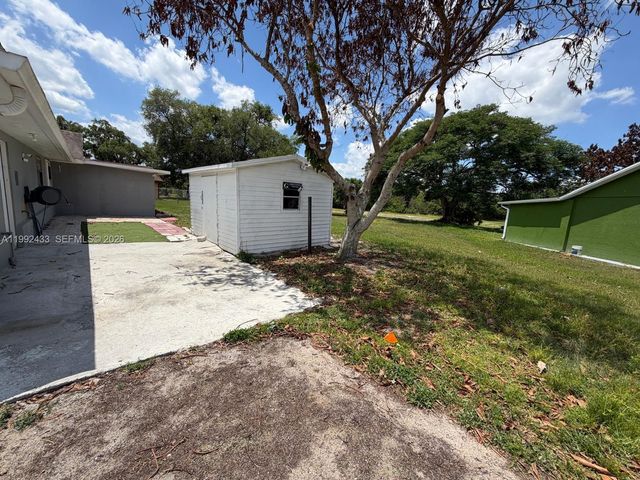 2356 Royal Oaks Boulevard, Kissimmee, FL 34744