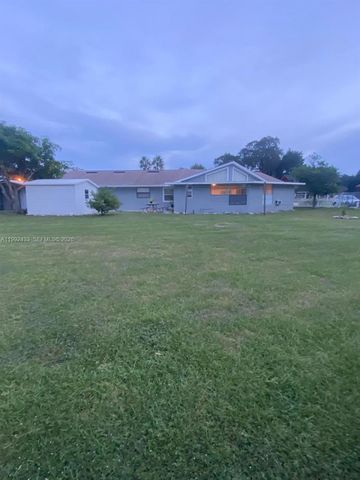 2356 Royal Oaks Boulevard, Kissimmee, FL 34744
