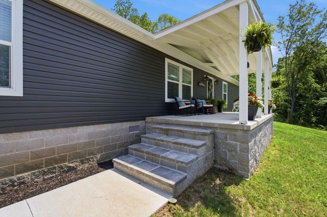 779 Narrow Gap Road, Paint Lick, KY 40461