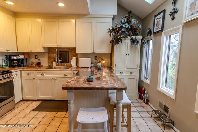 8 Hidden Harbor Drive, Point Pleasant, NJ 08742