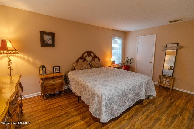 8 Hidden Harbor Drive, Point Pleasant, NJ 08742