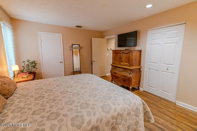 8 Hidden Harbor Drive, Point Pleasant, NJ 08742