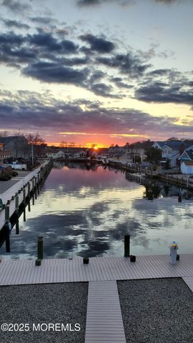 8 Hidden Harbor Drive, Point Pleasant, NJ 08742