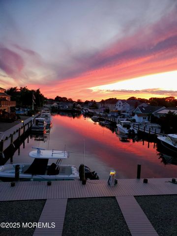 8 Hidden Harbor Drive, Point Pleasant, NJ 08742