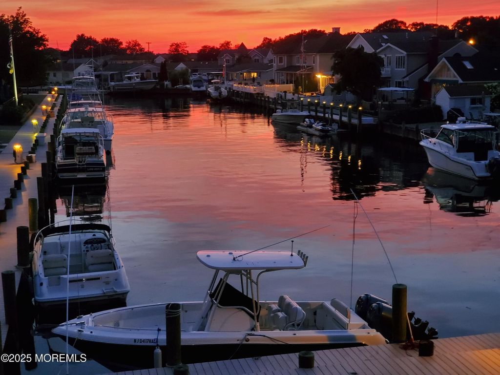 8 Hidden Harbor Drive, Point Pleasant, NJ 08742