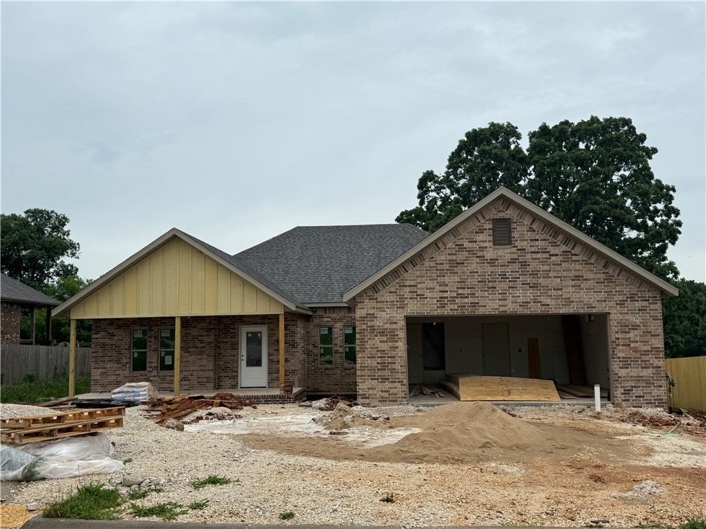 145 W Pitts Street, Farmington, AR 72730