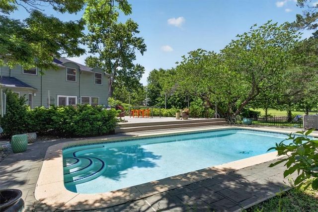 3600 W 89th Street, Leawood, KS 66206