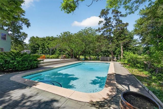 3600 W 89th Street, Leawood, KS 66206