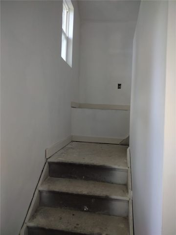 109 Phillips Pl, New Castle, PA 16101