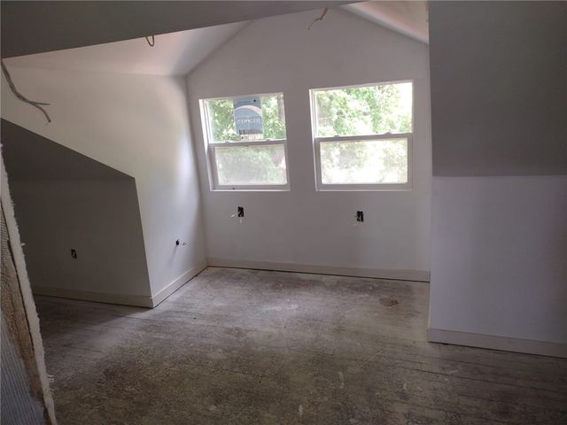 109 Phillips Pl, New Castle, PA 16101