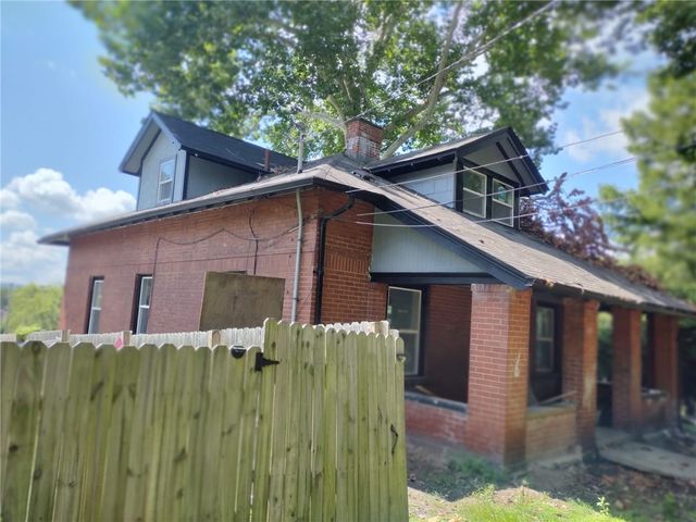 109 Phillips Pl, New Castle, PA 16101