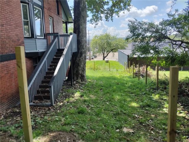 109 Phillips Pl, New Castle, PA 16101