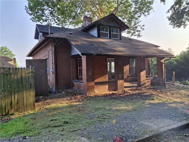 109 Phillips Pl, New Castle, PA 16101