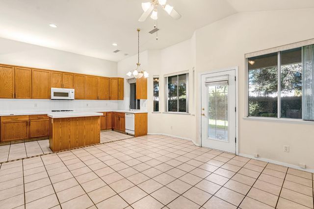 7633 N Hanna Avenue, Fresno, CA 93722
