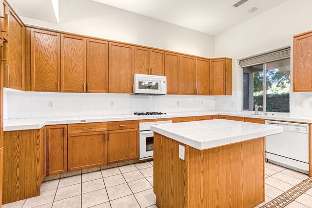 7633 N Hanna Avenue, Fresno, CA 93722