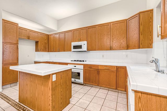 7633 N Hanna Avenue, Fresno, CA 93722