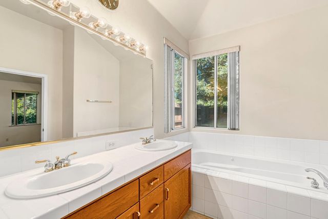7633 N Hanna Avenue, Fresno, CA 93722