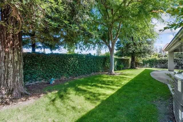 7633 N Hanna Avenue, Fresno, CA 93722