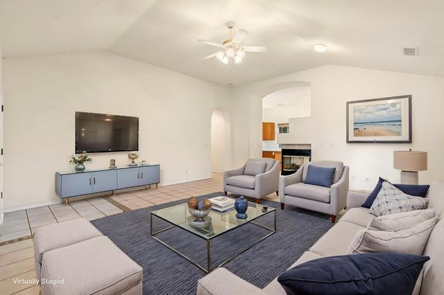 7633 N Hanna Avenue, Fresno, CA 93722