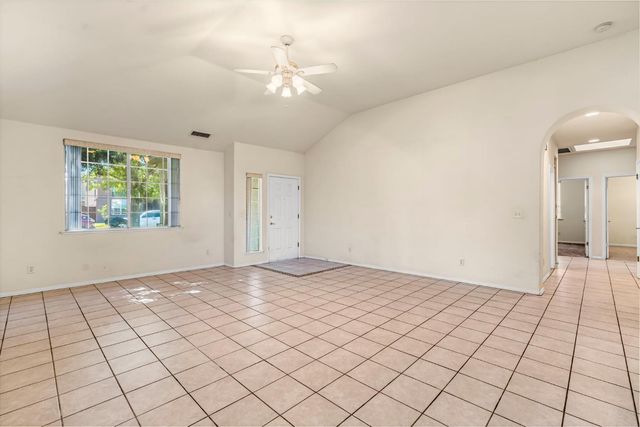 7633 N Hanna Avenue, Fresno, CA 93722