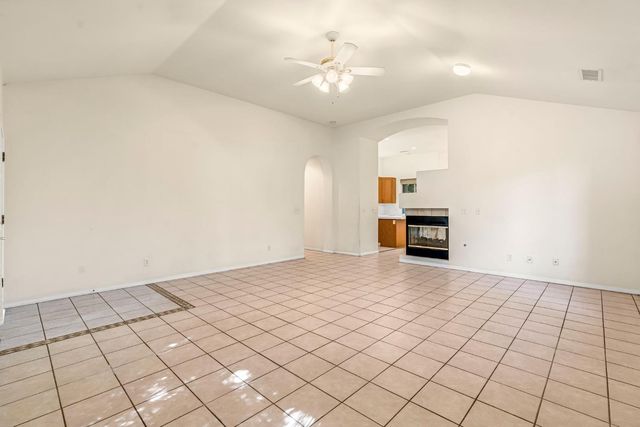 7633 N Hanna Avenue, Fresno, CA 93722