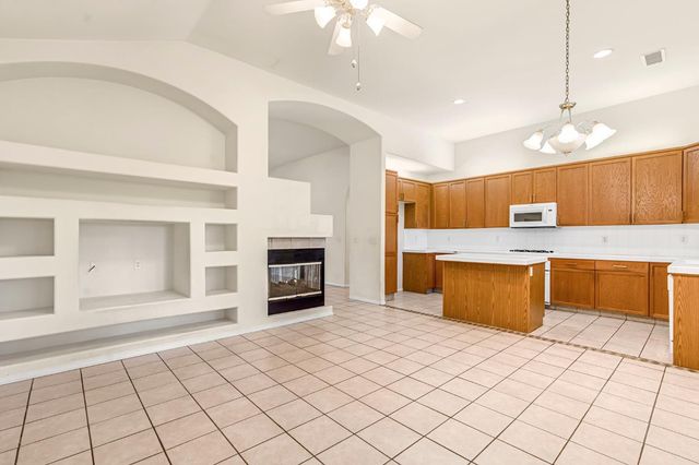 7633 N Hanna Avenue, Fresno, CA 93722
