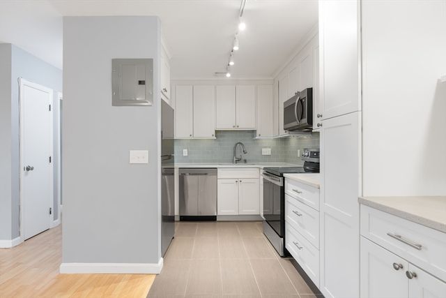 164 Galen St 74, Watertown, MA 02472