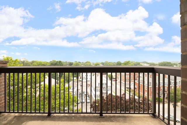 164 Galen St 74, Watertown, MA 02472