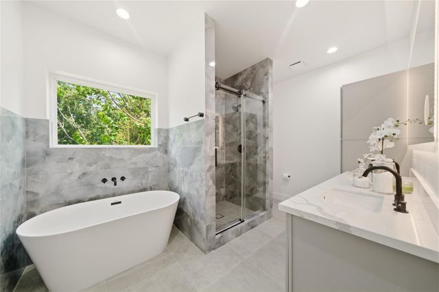 5024 Winnetka Street A, Houston, TX 77021