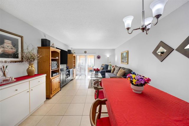 1950 W 54th St 206, Hialeah, FL 33012