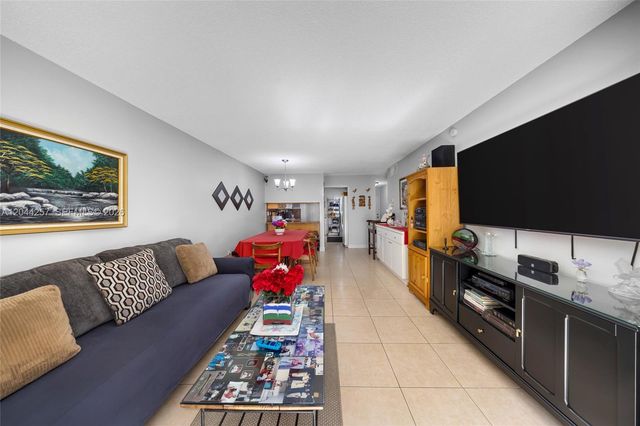 1950 W 54th St 206, Hialeah, FL 33012