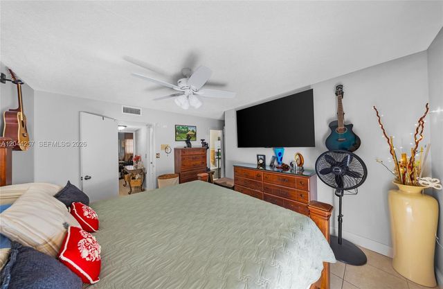 1950 W 54th St 206, Hialeah, FL 33012