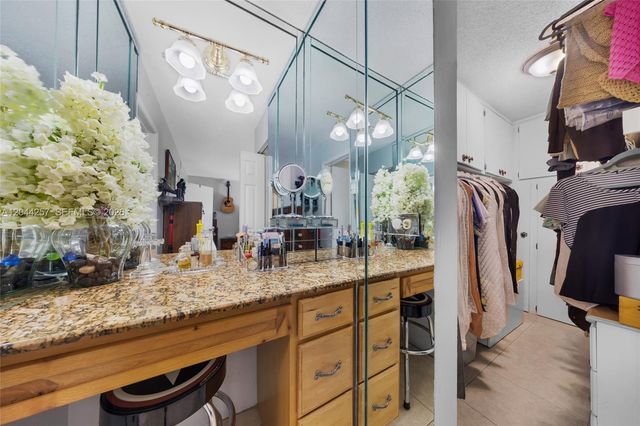 1950 W 54th St 206, Hialeah, FL 33012