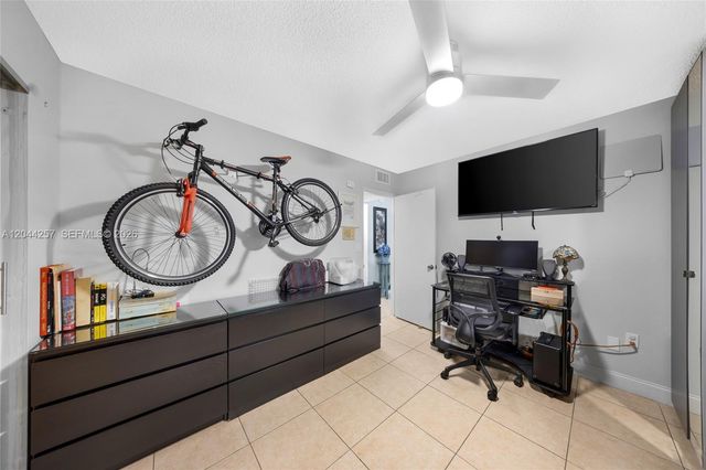 1950 W 54th St 206, Hialeah, FL 33012