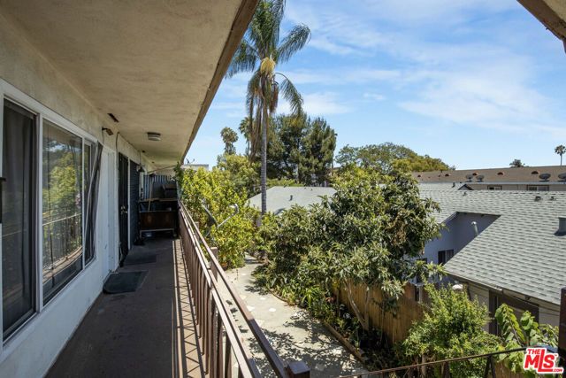 1069 N Oxford Avenue, Los Angeles, CA 90029