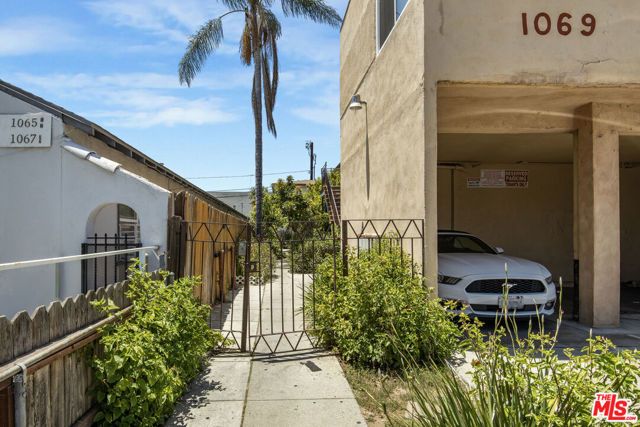 1069 N Oxford Avenue, Los Angeles, CA 90029