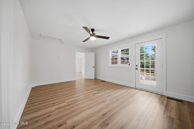 212 Wood Dale Drive, Wilmington, NC 28403