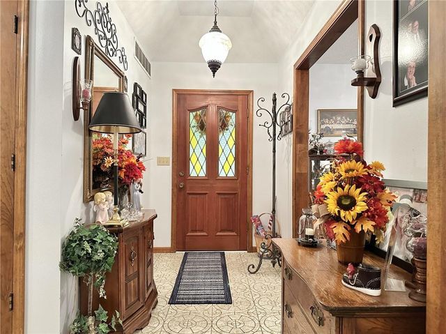 904 Lake Manor Drive, Trenton, MO 64683