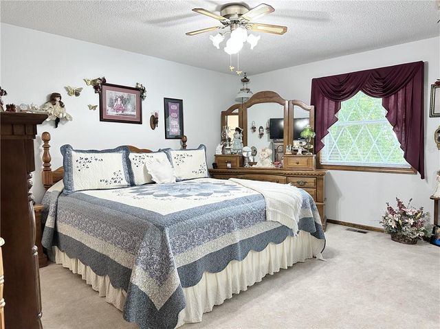 904 Lake Manor Drive, Trenton, MO 64683