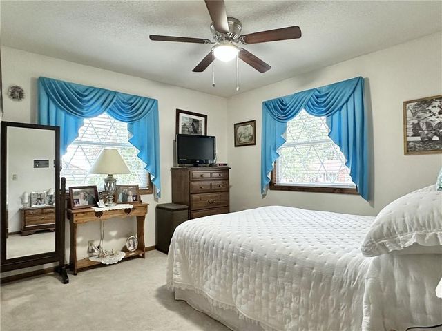 904 Lake Manor Drive, Trenton, MO 64683