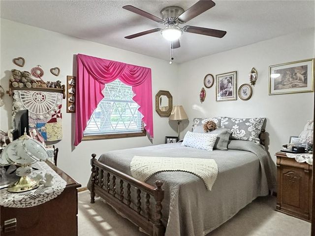 904 Lake Manor Drive, Trenton, MO 64683