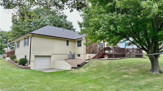 904 Lake Manor Drive, Trenton, MO 64683