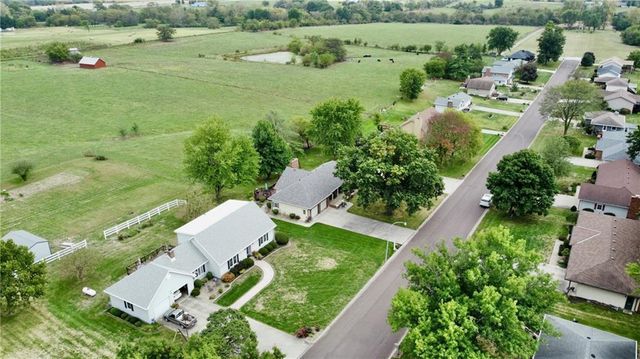 904 Lake Manor Drive, Trenton, MO 64683