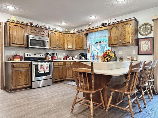 904 Lake Manor Drive, Trenton, MO 64683